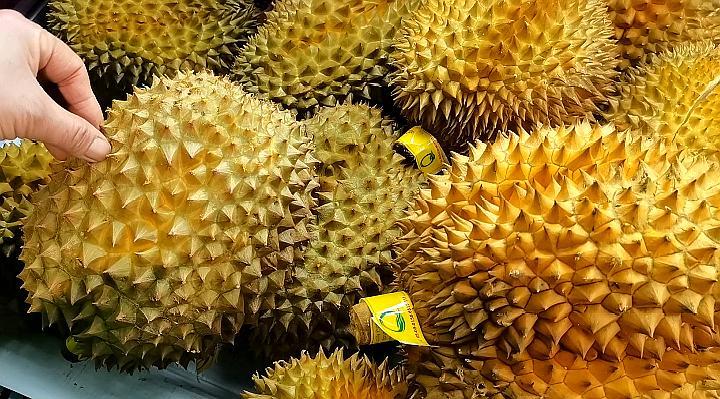水果店老板賣榴蓮時(shí)，就靠這幾種方法進(jìn)貨，一挑一個(gè)準(zhǔn)，很少賠錢