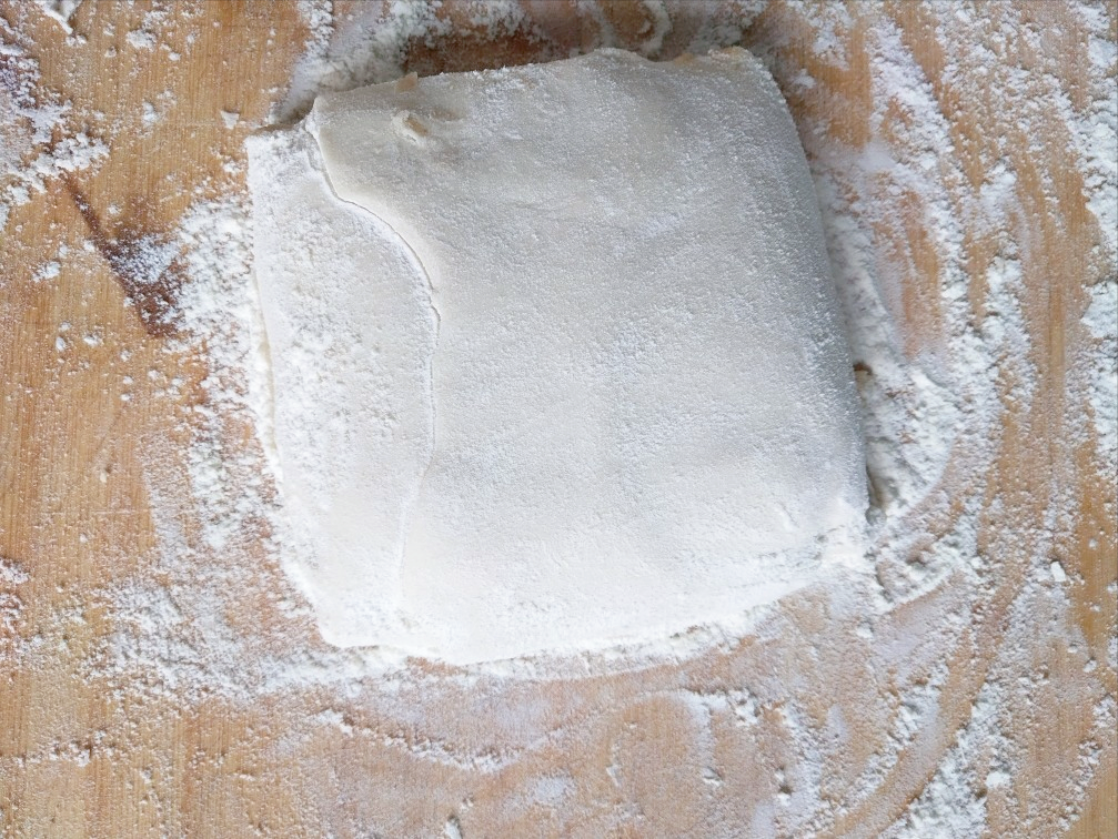 千層餅怎么做才好吃？原來和面有技巧，做對(duì)了外黃里暄，酥軟油潤