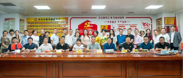 西安服裝工程學(xué)院是幾本大學(xué)（西安服裝定制工作室）