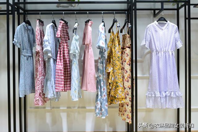 我想開個服裝店怎么找貨源呢，我想開個服裝店怎么找貨源呢視頻