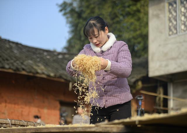 女鞋貨源網(wǎng)店代發(fā)貨，女鞋貨源網(wǎng)店代發(fā)貨是真的嗎？