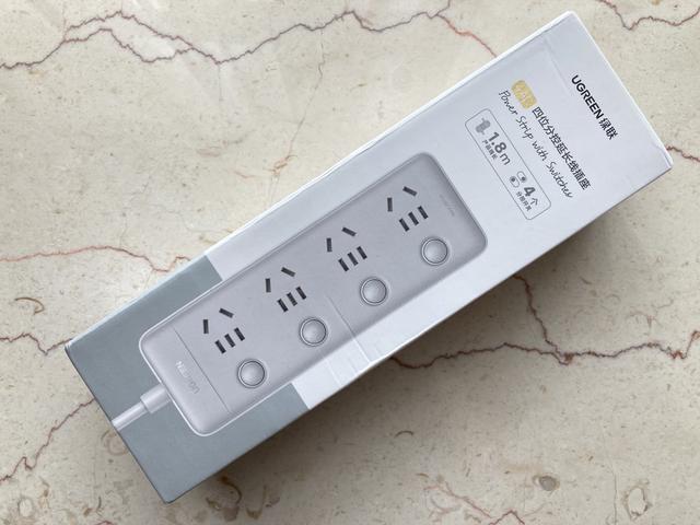 做工扎實(shí)、細(xì)節(jié)到位，綠聯(lián)四位分控排插開(kāi)箱分享